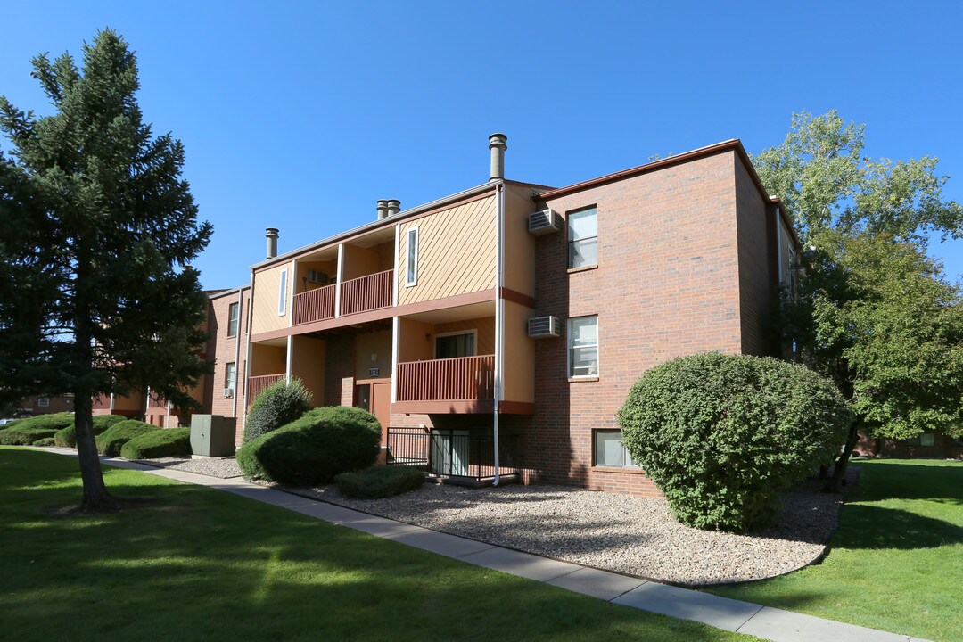 ReNew Cherry Creek in Denver, CO - Foto de edificio