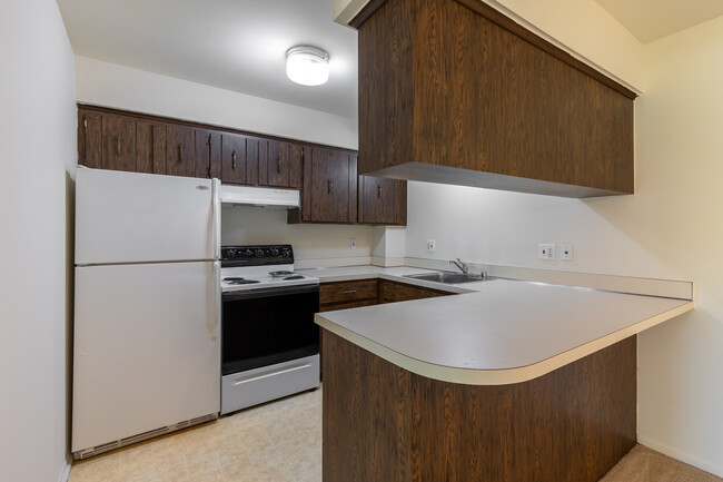 Continental Plaza Apartments in Taylor, MI - Building Photo - Interior Photo