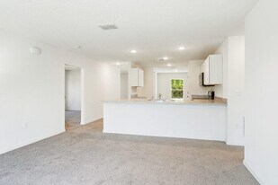 2102 SE Holland St in Port St. Lucie, FL - Building Photo