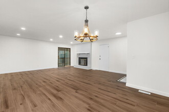 13 Glenview Dr in St. Charles, MO - Foto de edificio - Building Photo