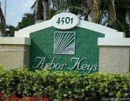 4449 Treehouse Ln in Tamarac, FL - Building Photo