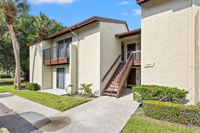 4215 E Bay Dr
