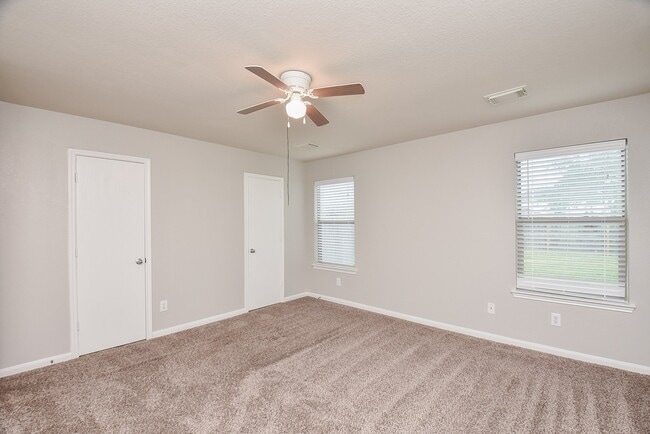 15327 Mission Oak Dr