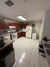 6845 NW 169th St in Hialeah, FL - Building Photo - Building Photo