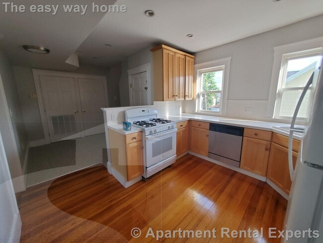 23 Burget Ave in Medford, MA - Building Photo - Building Photo