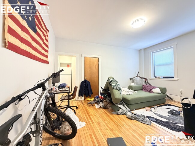 160 Strathmore Rd, Unit 3 in Boston, MA - Building Photo - Building Photo