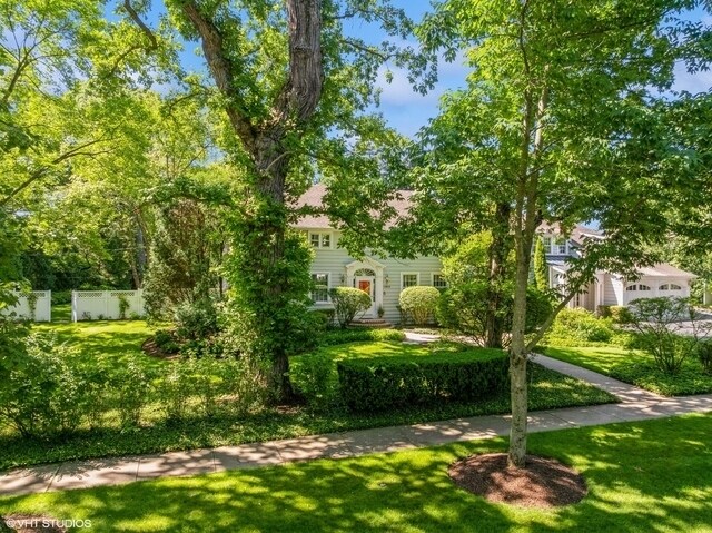 1010 Hubbard Pl in Winnetka, IL - Building Photo