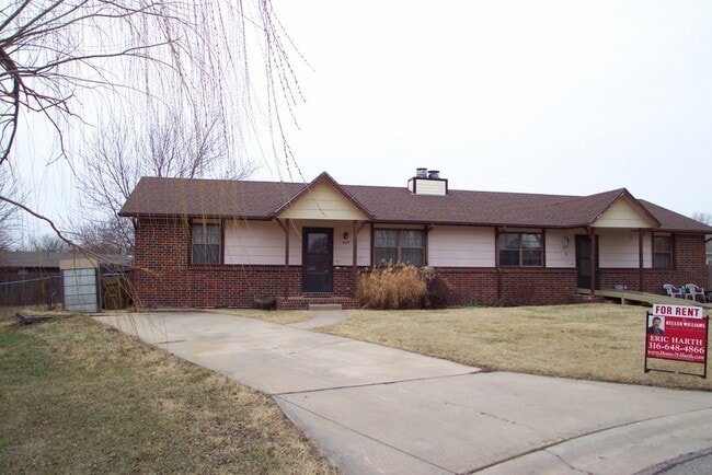 property at 437-439 Countryside Ct N
