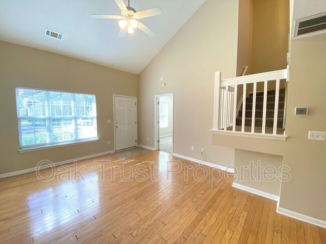 8160 Shadow Oak Dr in North Charleston, SC - Building Photo - Building Photo