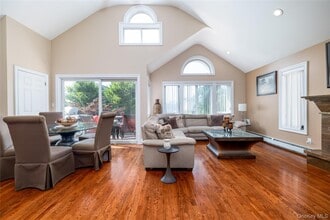 459 E Pine St in Long Beach, NY - Building Photo - Building Photo