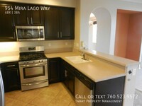 954 Mira Lago Way in San Marcos, CA - Building Photo - Building Photo