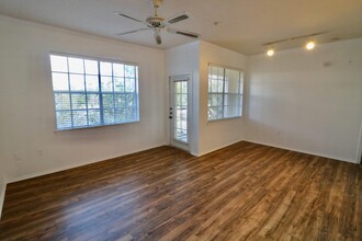 2564 Robert Trent Jones Dr in Orlando, FL - Foto de edificio - Building Photo