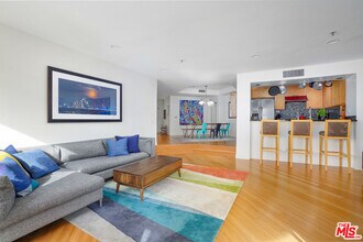 245 Main St-Unit -109 in Los Angeles, CA - Foto de edificio - Building Photo