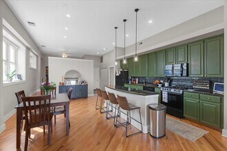 2533 N Ashland Ave in Chicago, IL - Building Photo - Building Photo