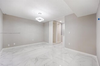 10000 NW 80th Ct, Unit 2101 in Hialeah Gardens, FL - Building Photo - Building Photo
