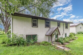 1208 82nd Ave N in Minneapolis, MN - Building Photo - Building Photo