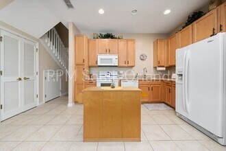 2390 Caravelle Cir in Kissimmee, FL - Building Photo - Building Photo