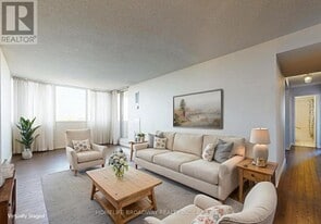 44 Falby Ct in Ajax, ON - Building Photo