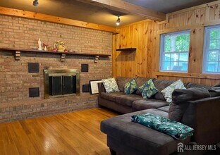 56 West Side Ave in Woodbridge Township, NJ - Building Photo - Building Photo