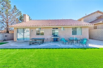 8704 Las Posas Ave in Las Vegas, NV - Building Photo - Building Photo