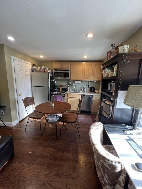 745 Somerville Ave, Unit 1 in Somerville, MA - Foto de edificio