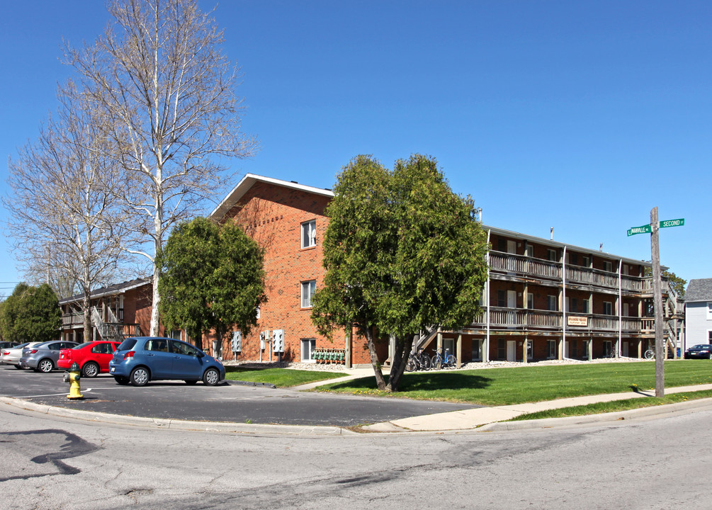 Sycamore Square Apartments in Bowling Green, OH - Building Photo