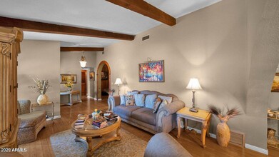 426 E Carol Ann Way in Phoenix, AZ - Foto de edificio - Building Photo