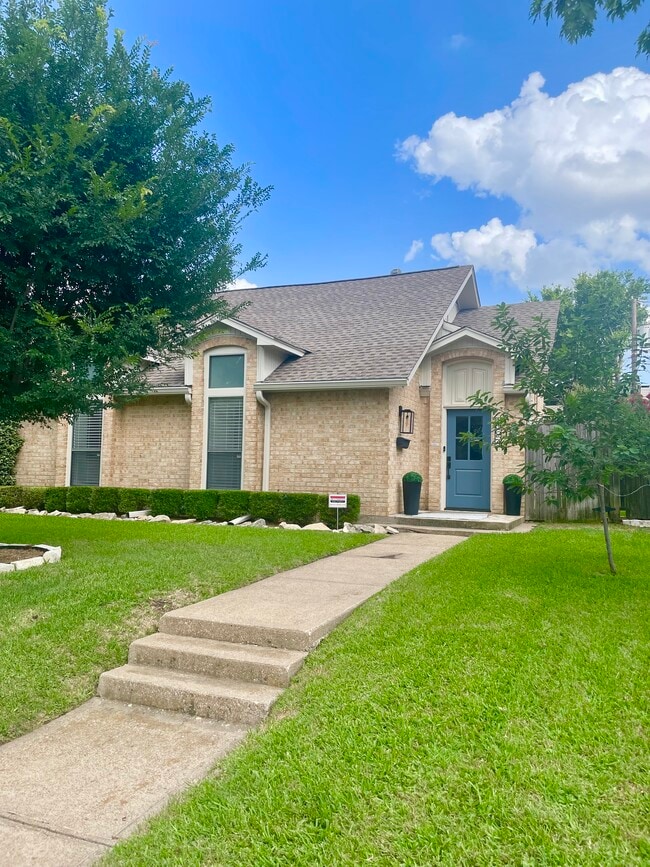 10654 Sandpiper Ln in Dallas, TX - Foto de edificio - Building Photo