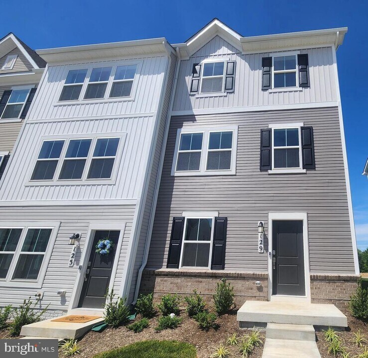 129 Swan Fld Ave in Ranson, WV - Building Photo