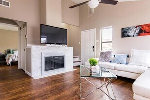 2240 Tarpley Rd in Carrollton, TX - Building Photo