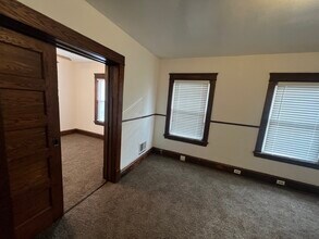 1316 W 91st St, Unit #2 in Cleveland, OH - Foto de edificio - Building Photo