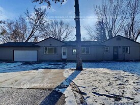 2944 Albert St N in Roseville, MN - Building Photo