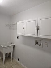 6220 12th St in Zephyrhills, FL - Foto de edificio - Building Photo