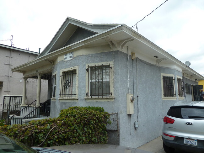 1117 W 38th St in Los Angeles, CA - Building Photo - Building Photo