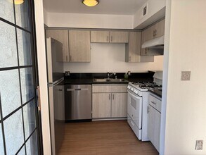 3228 Honolulu Ave in Glendale, CA - Building Photo - Building Photo