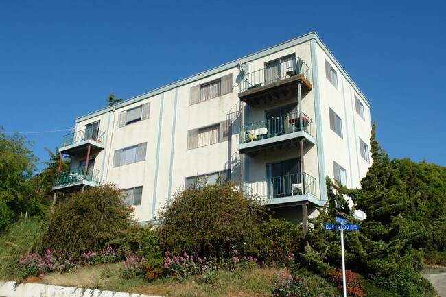 2925 Santa Clara Ave in El Cerrito, CA - Foto de edificio - Building Photo