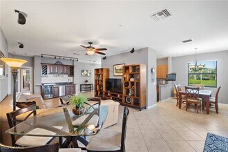 10646 Smoke House Bay Dr in Naples, FL - Foto de edificio - Building Photo