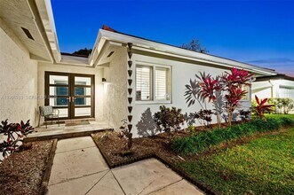 12020 SW 93rd St in Miami, FL - Building Photo - Building Photo