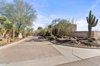 36601 Mule Train Rd in Carefree, AZ - Building Photo - Building Photo