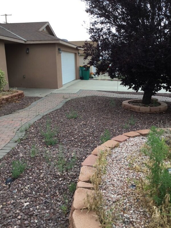 605 Mesa Vista Dr in Farmington, NM - Building Photo - Building Photo