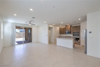 12439 Parkscene Pl in Las Vegas, NV - Building Photo - Building Photo