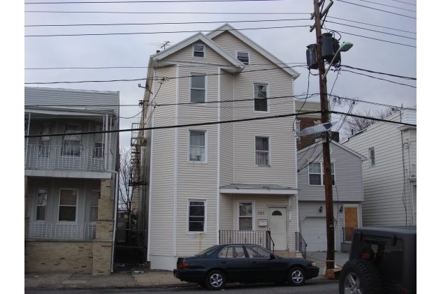 393 Division St in Perth Amboy, NJ - Building Photo