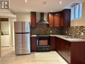 20 Kevi Crescent in Richmond Hill, ON - Building Photo - Building Photo