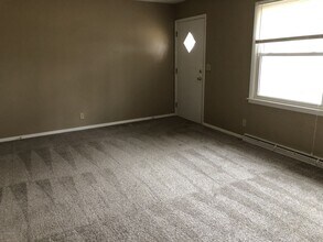 224 Sherwood Way in Bloomington, IL - Building Photo - Building Photo