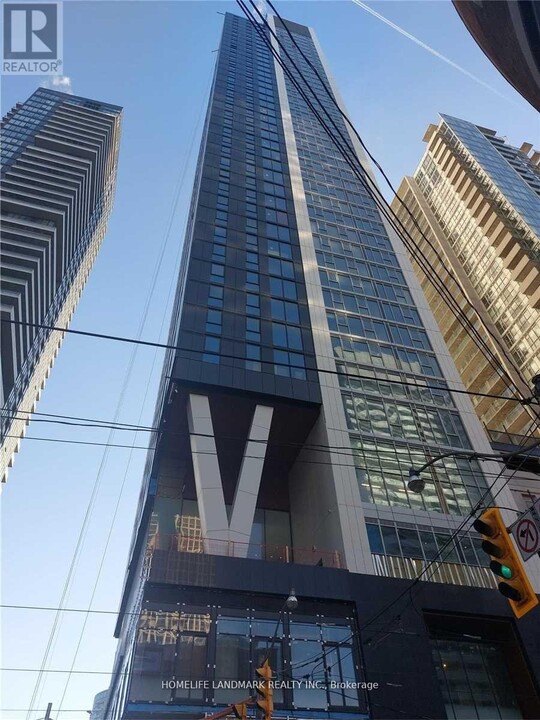 357-2357 King St W in Toronto, ON - Building Photo