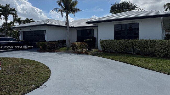 4905 Bayberry Ln in Tamarac, FL - Building Photo - Building Photo
