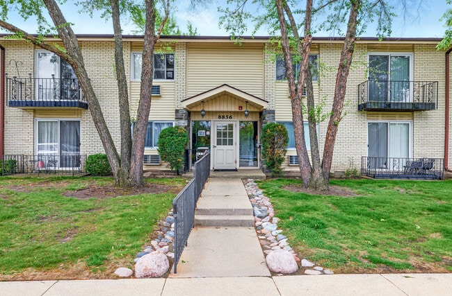 property at 8856 Northshore Dr