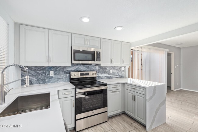 14237 N 41st Dr in Phoenix, AZ - Building Photo - Building Photo