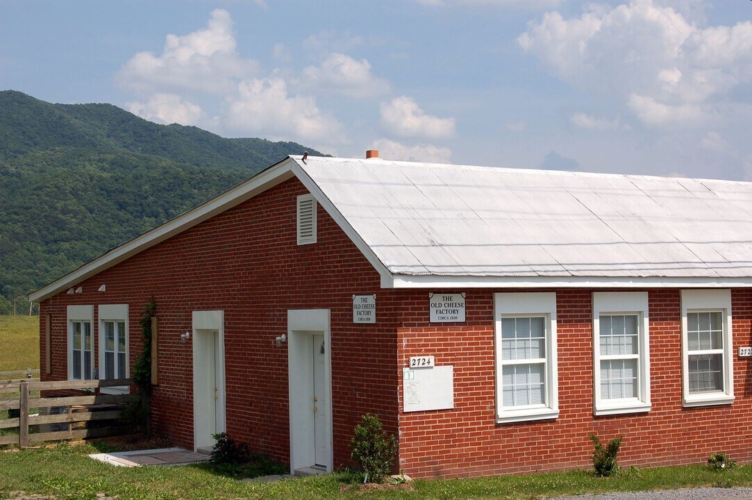 2720-2724 Lusters Gate Rd in Blacksburg, VA - Building Photo