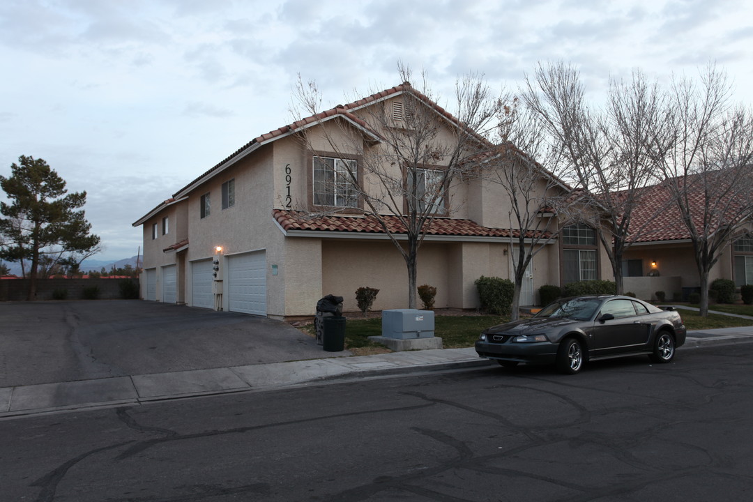 Rainbow Gardens in Las Vegas, NV - Building Photo